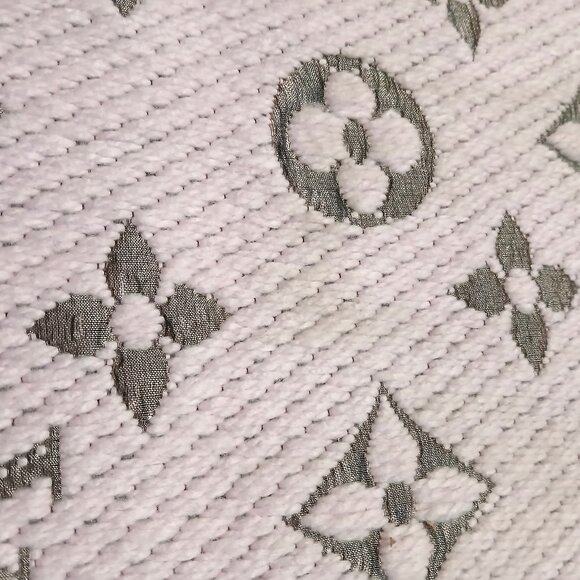 LOUIS VUITTON LV Monogram Rare Lavender Light Purple Scarf - Picture 9 of 13